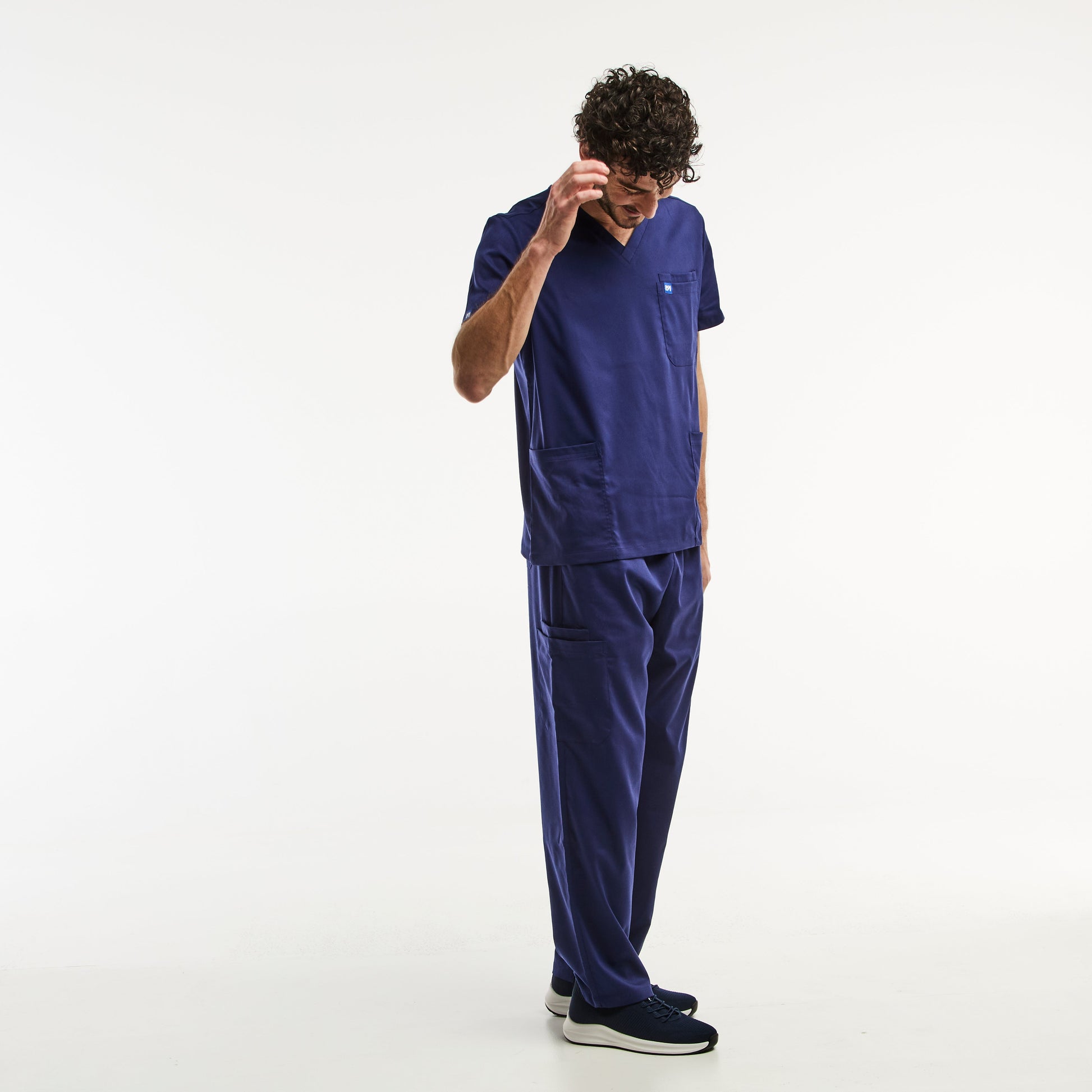 Ensemble médical LUCA en bleu, tunique col répondant aux exigences professionnelles