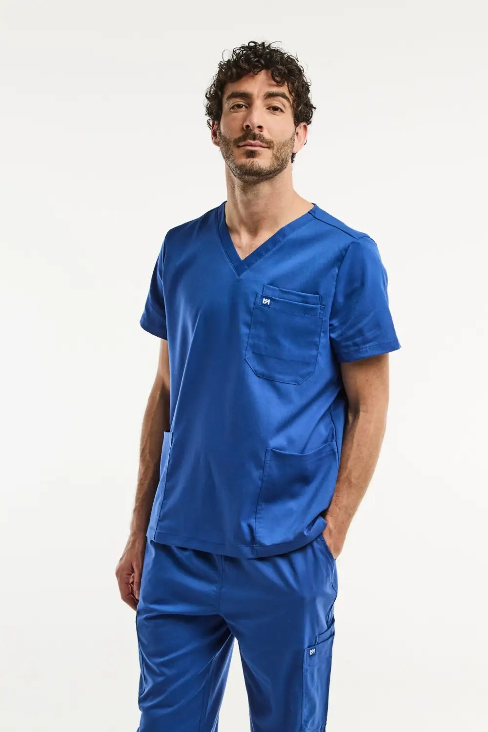 Ensemble médical LUCA Homme en bleu roi avec tunique col et pantalon classique