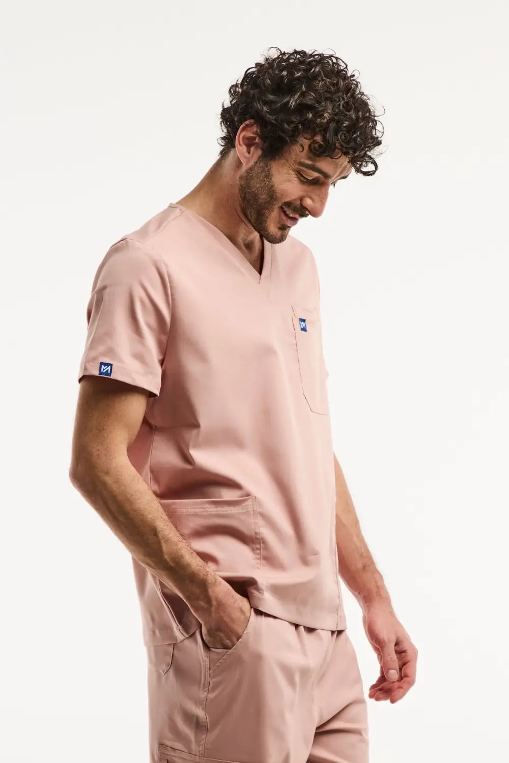 Ensemble médical LUCA homme en rose clair, pantalon classique et tunique col