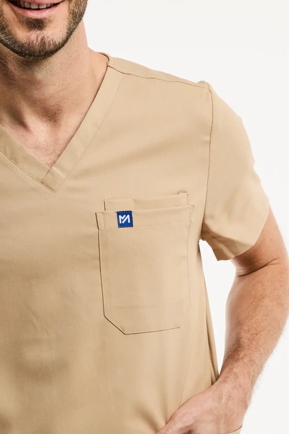 Tunique médicale col V en beige clair pour homme, produit LUCA