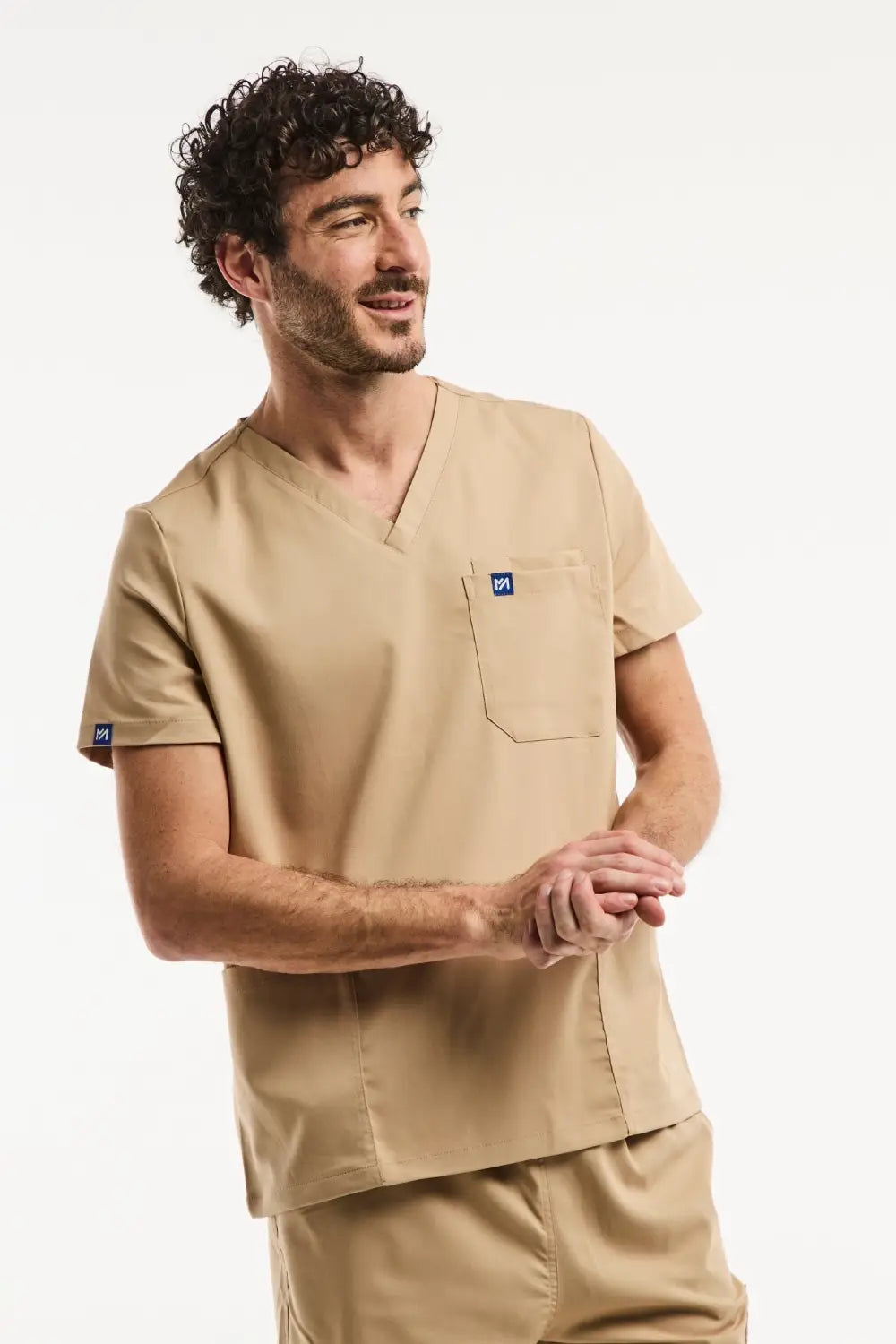 Tunique médicale col LUCA en beige clair pour homme, idéale pour les professionnels de santé