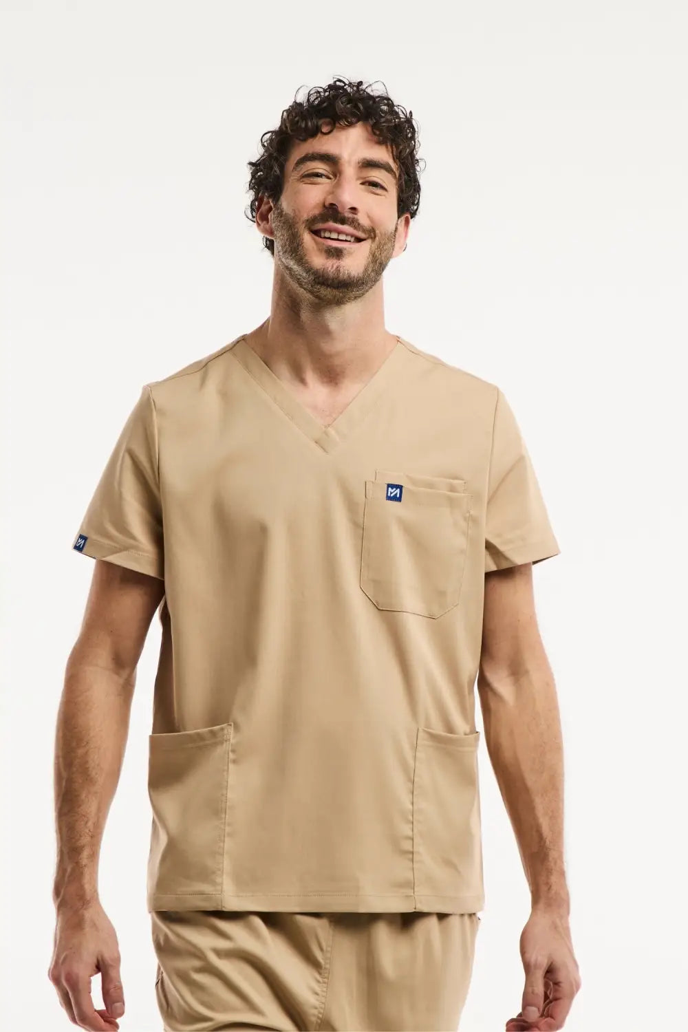Tunique médicale col pour homme en beige clair, modèle LUCA, confortable et élégant
