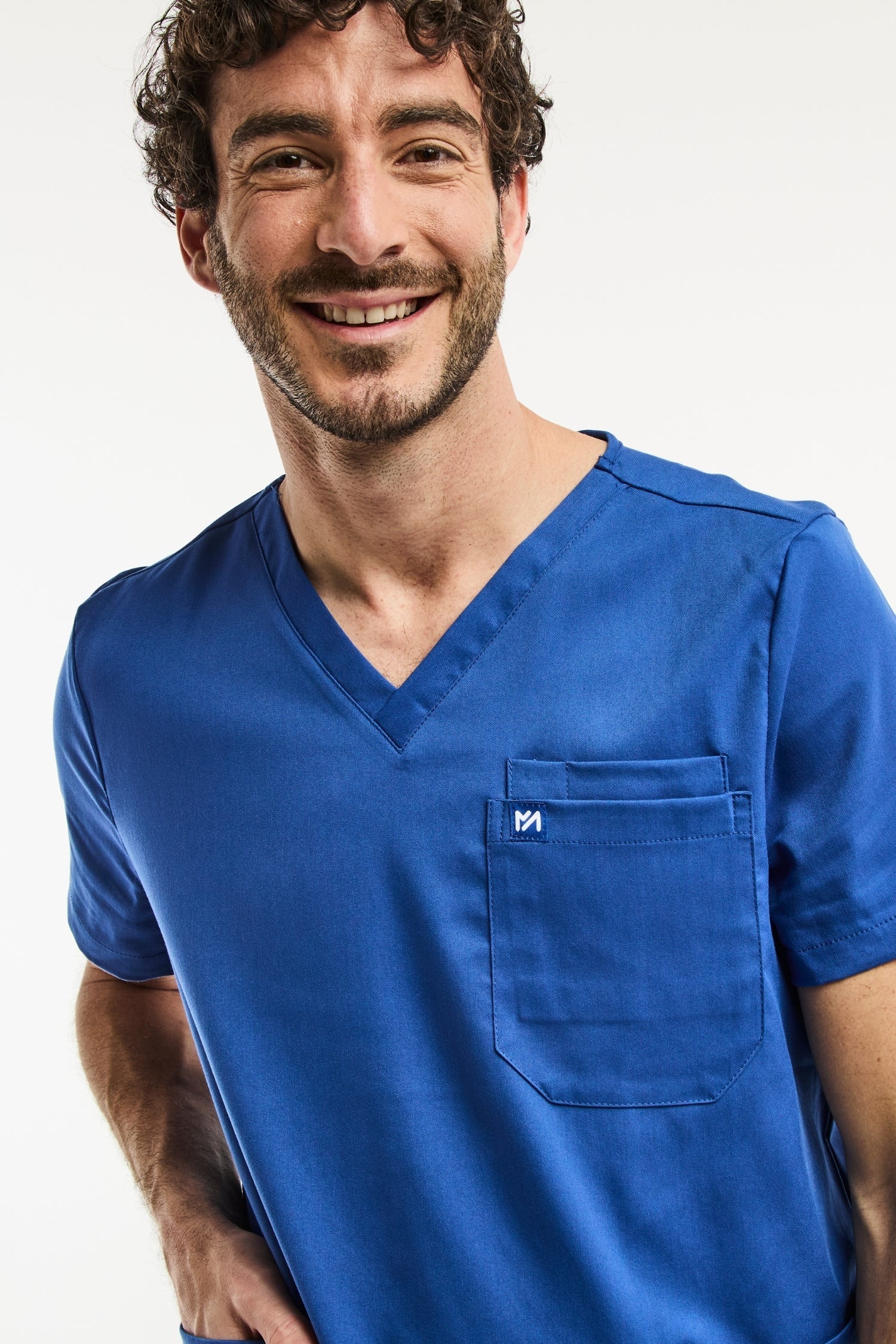 Tunique médicale col bleu roi homme LUCA, élégante et confortable pour les professionnels
