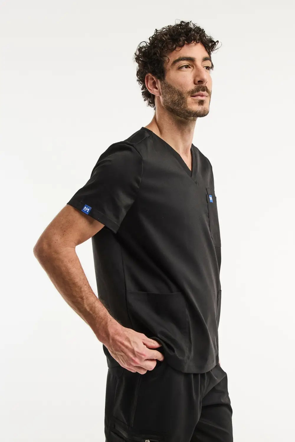 Tunique médicale noire col V pour homme, article LUCA en scrub top élégant