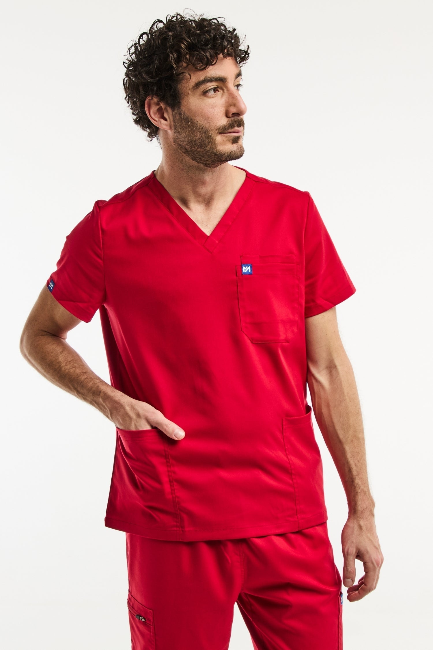 Tunique médicale LUCA rouge col V avec logo bleu