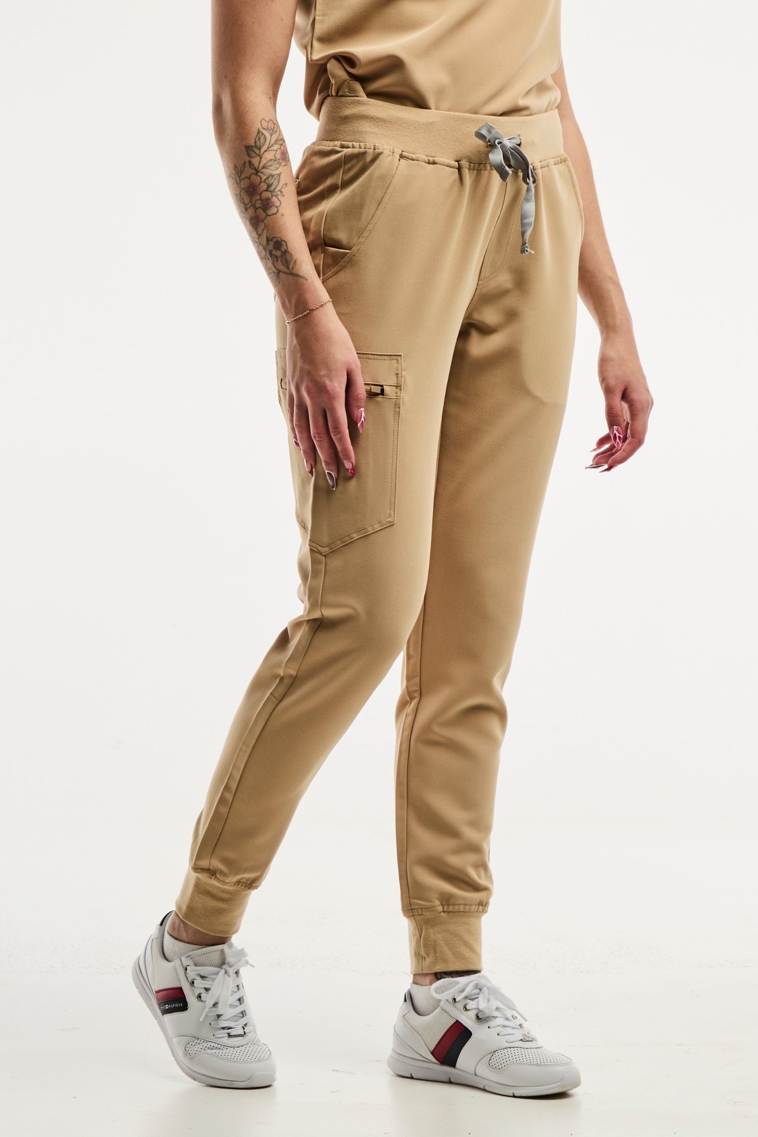 Pantalon médical femme Paris en beige, jogger scrub pants stretch 4 voies