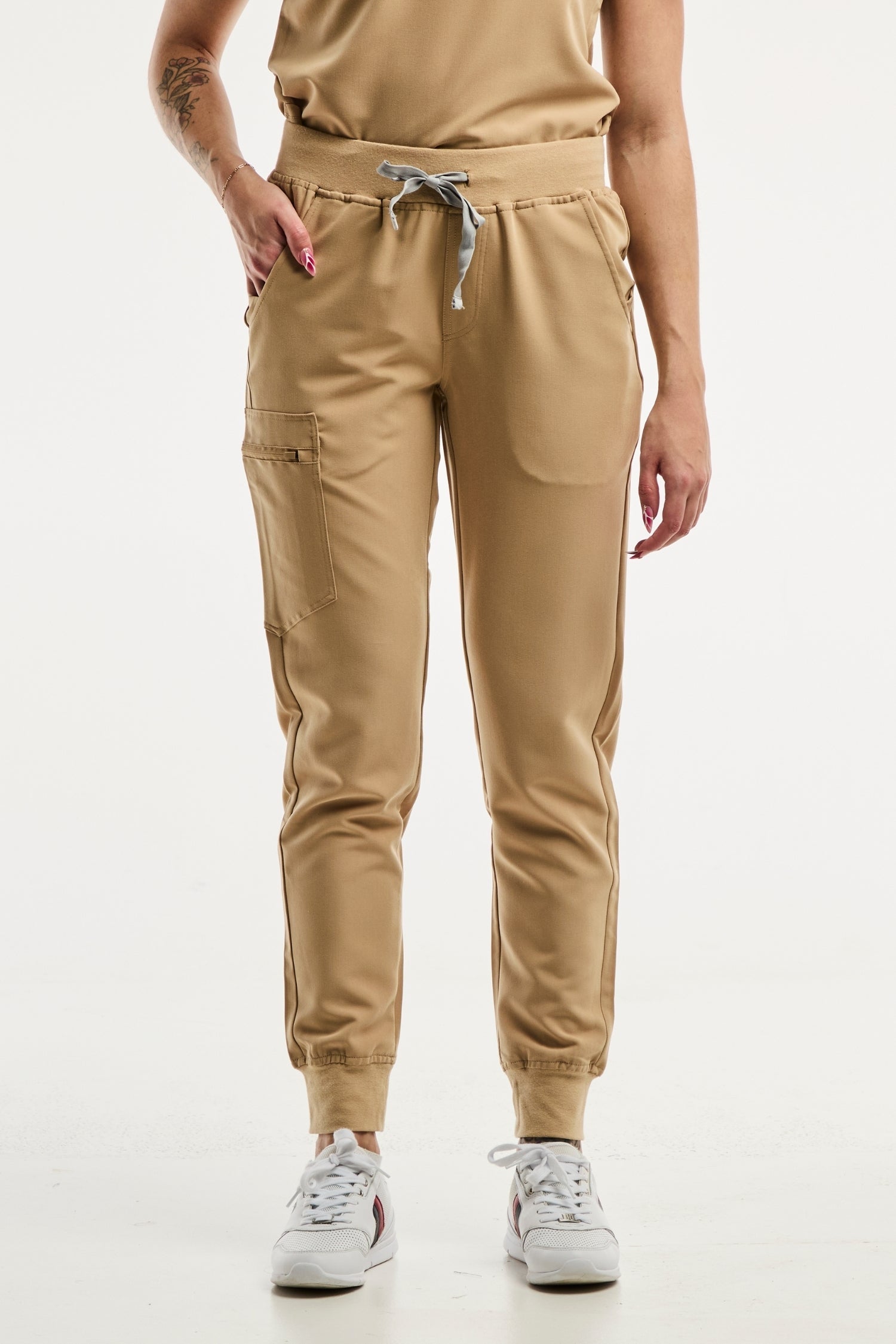 Pantalon médical femme beige Paris en tissu stretch 4 voies pour un confort optimal