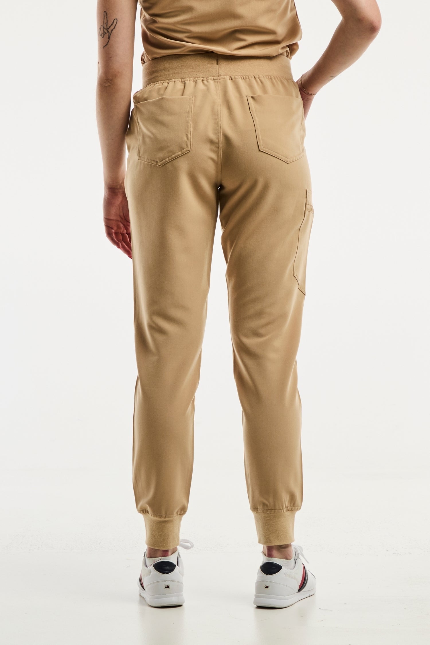 Pantalon médical femme beige Paris en tissu stretch 4 voies pour un confort optimal