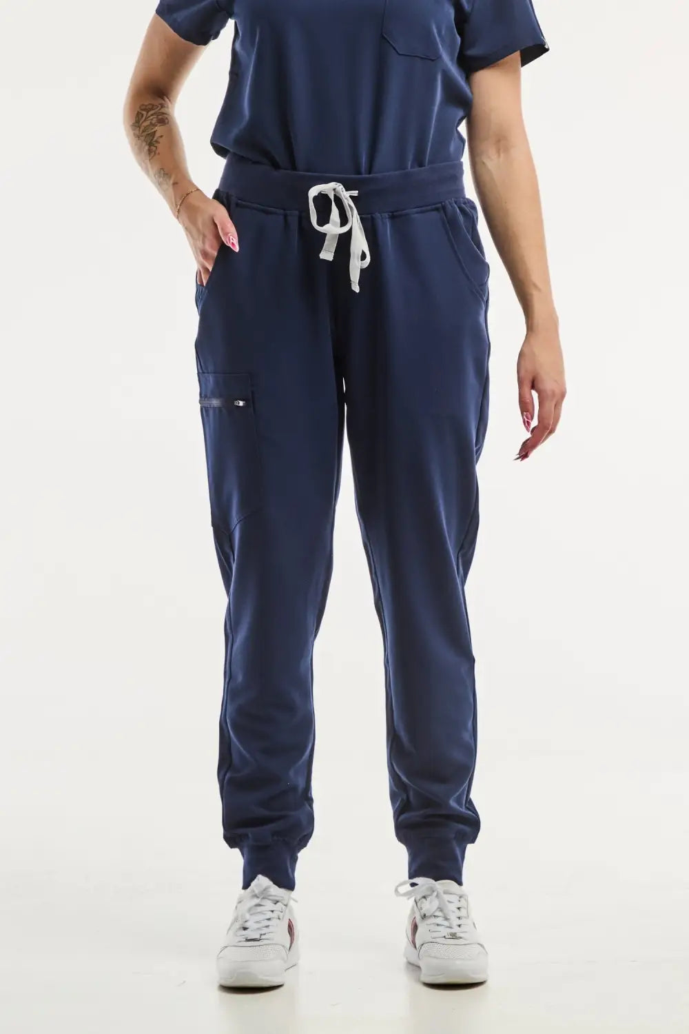 Pantalon médical femme bleu marine Paris en stretch 4 voies pour un confort optimal
