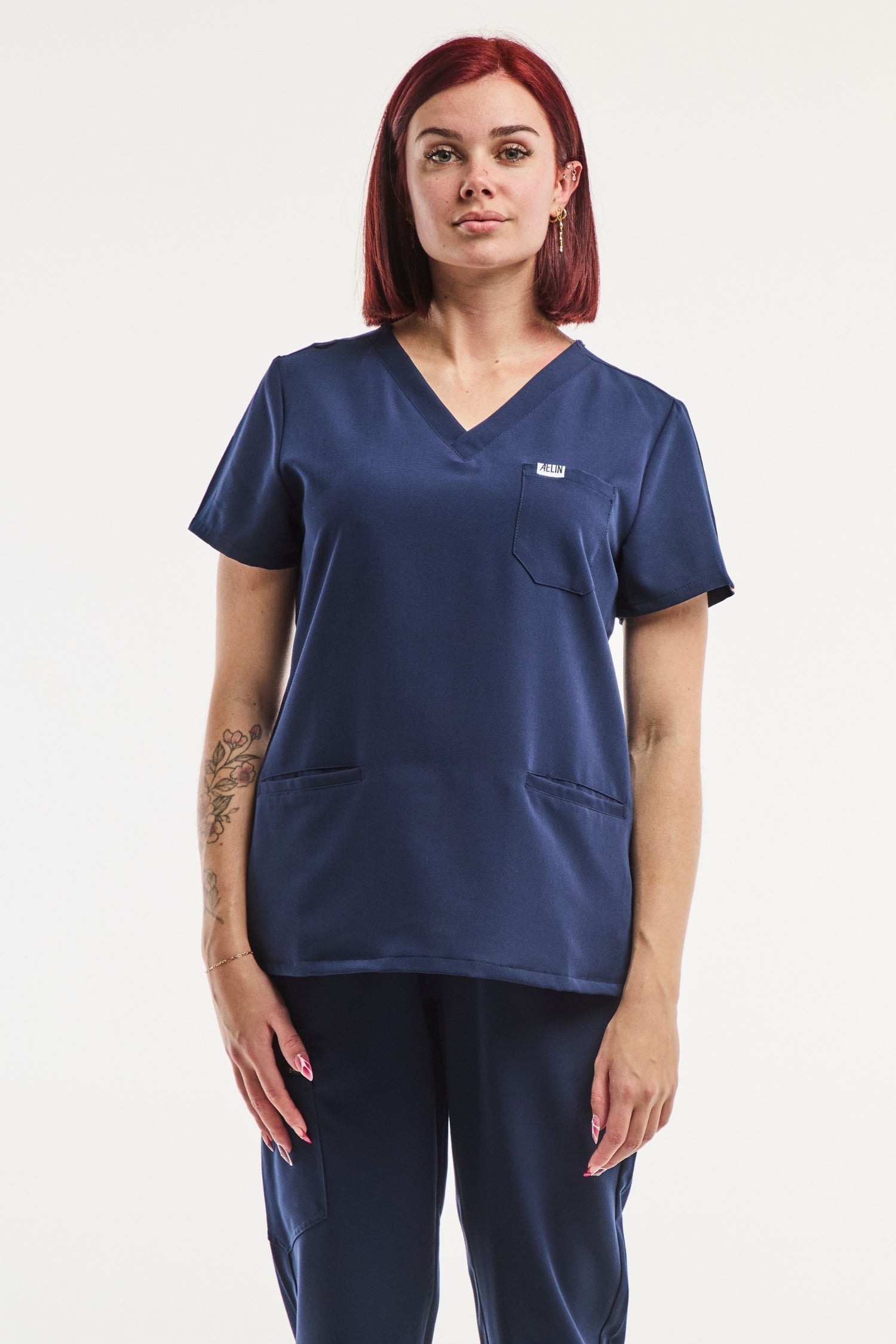 Tunique médicale femme Paris en bleu marine, idéale pour un confort optimal