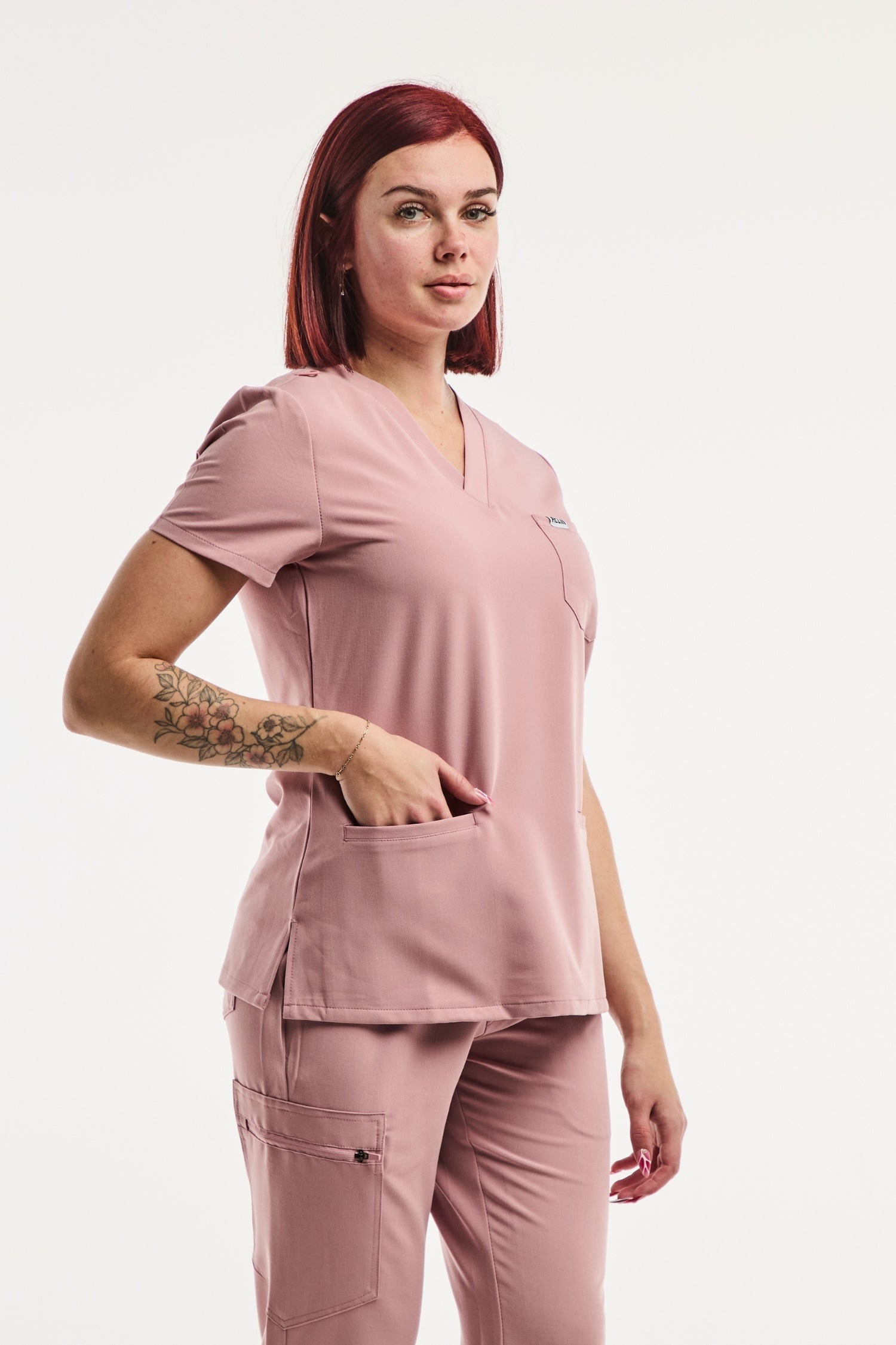 Tunique médicale femme en rose dusty rose pour un style élégant et confortable