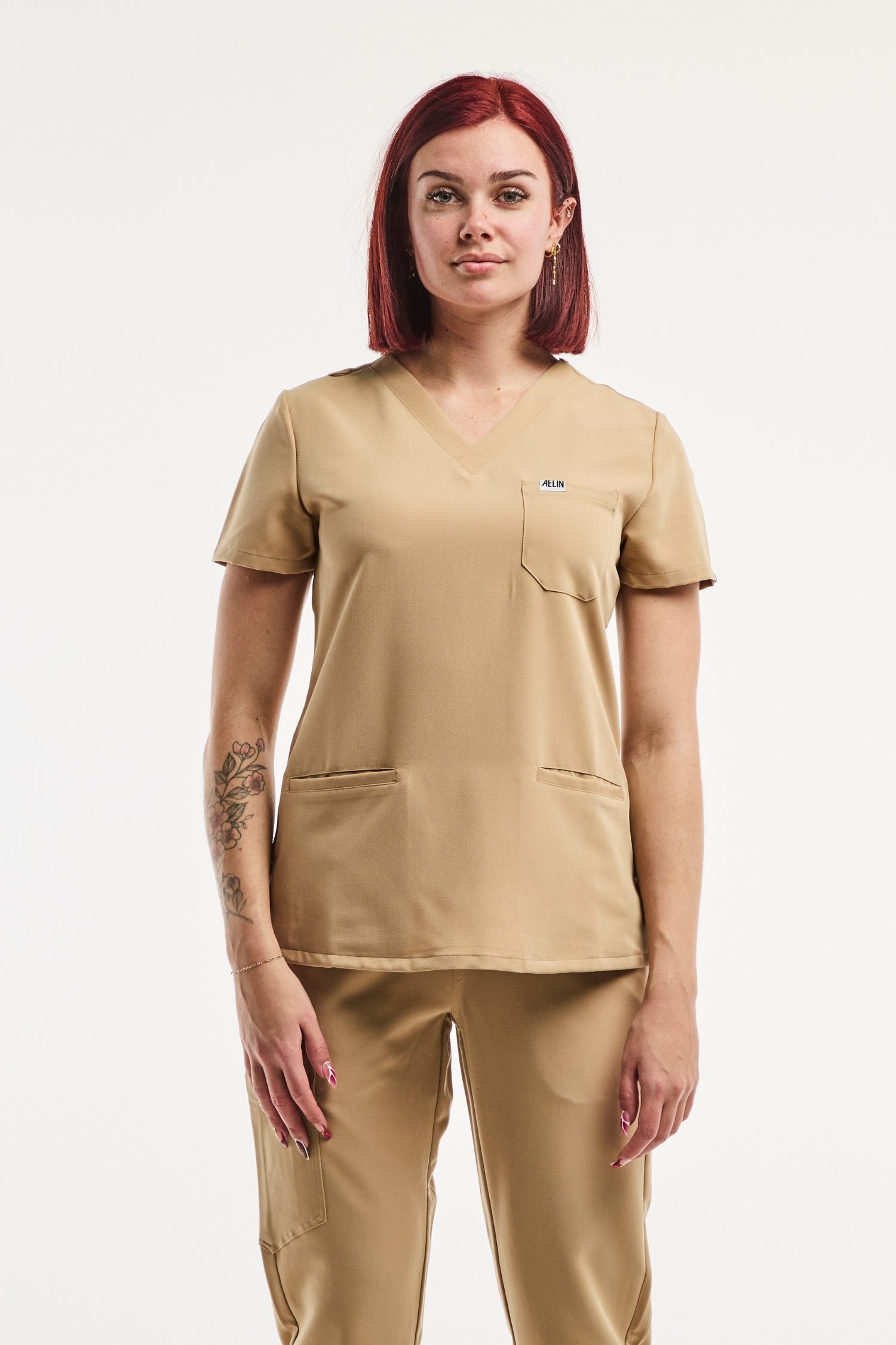 Tunique médicale femme beige en tissu stretch, modèle Paris, idéal pour les professionnels