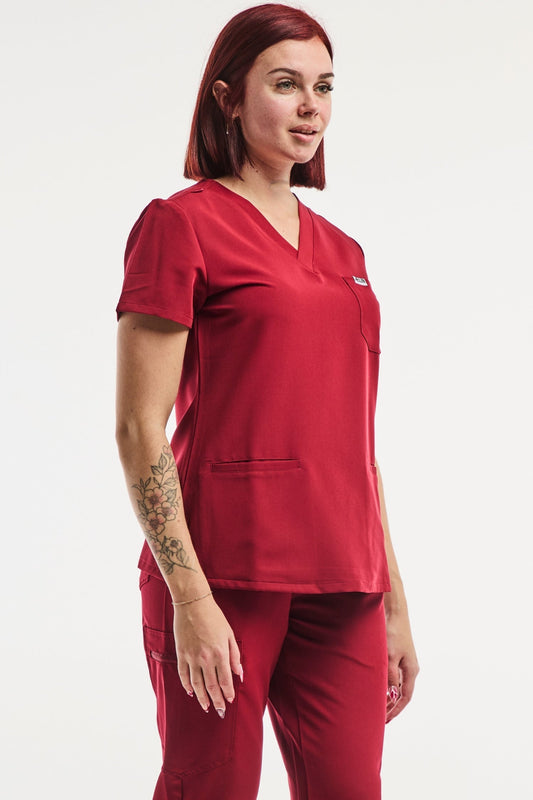 Tunique médicale femme rouge Paris en set de scrubs pour professionnels de la santé