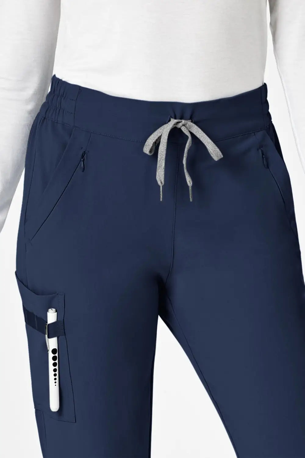 Pantalon médical femme bleu marine avec coupe moderne et poches cargo classiques