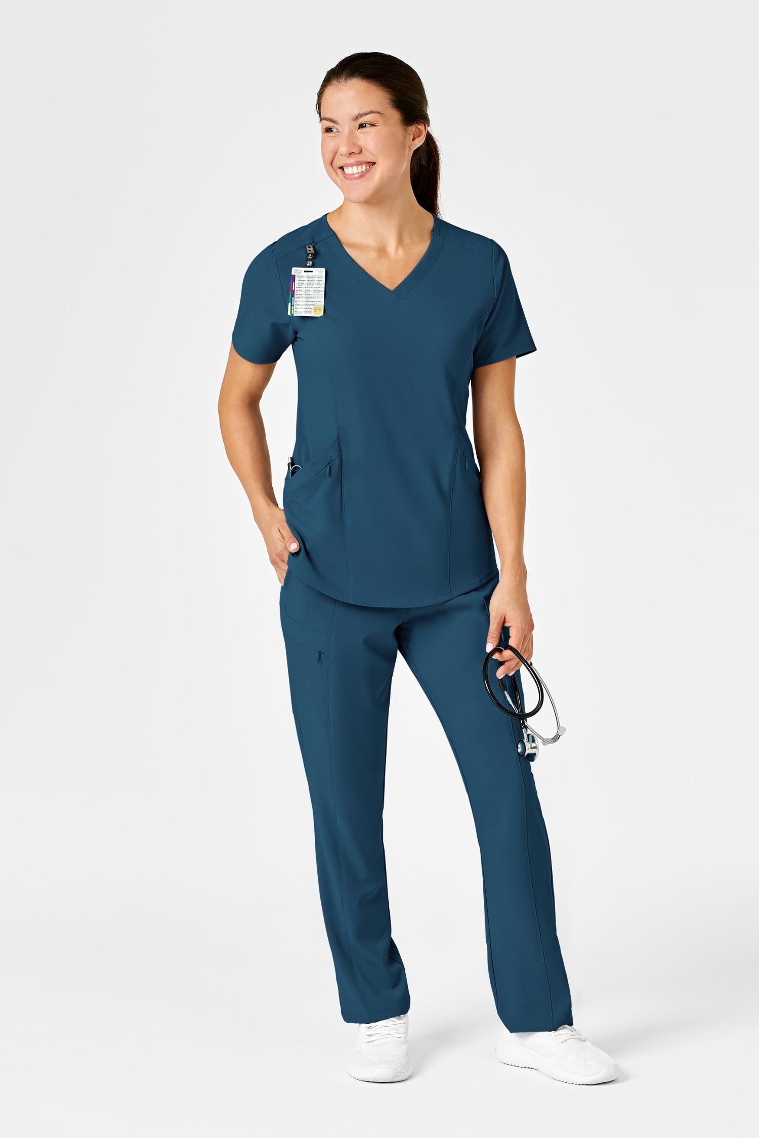 Femme en tenue médicale bleu turquoise avec poches à fermeture en polyester spandex