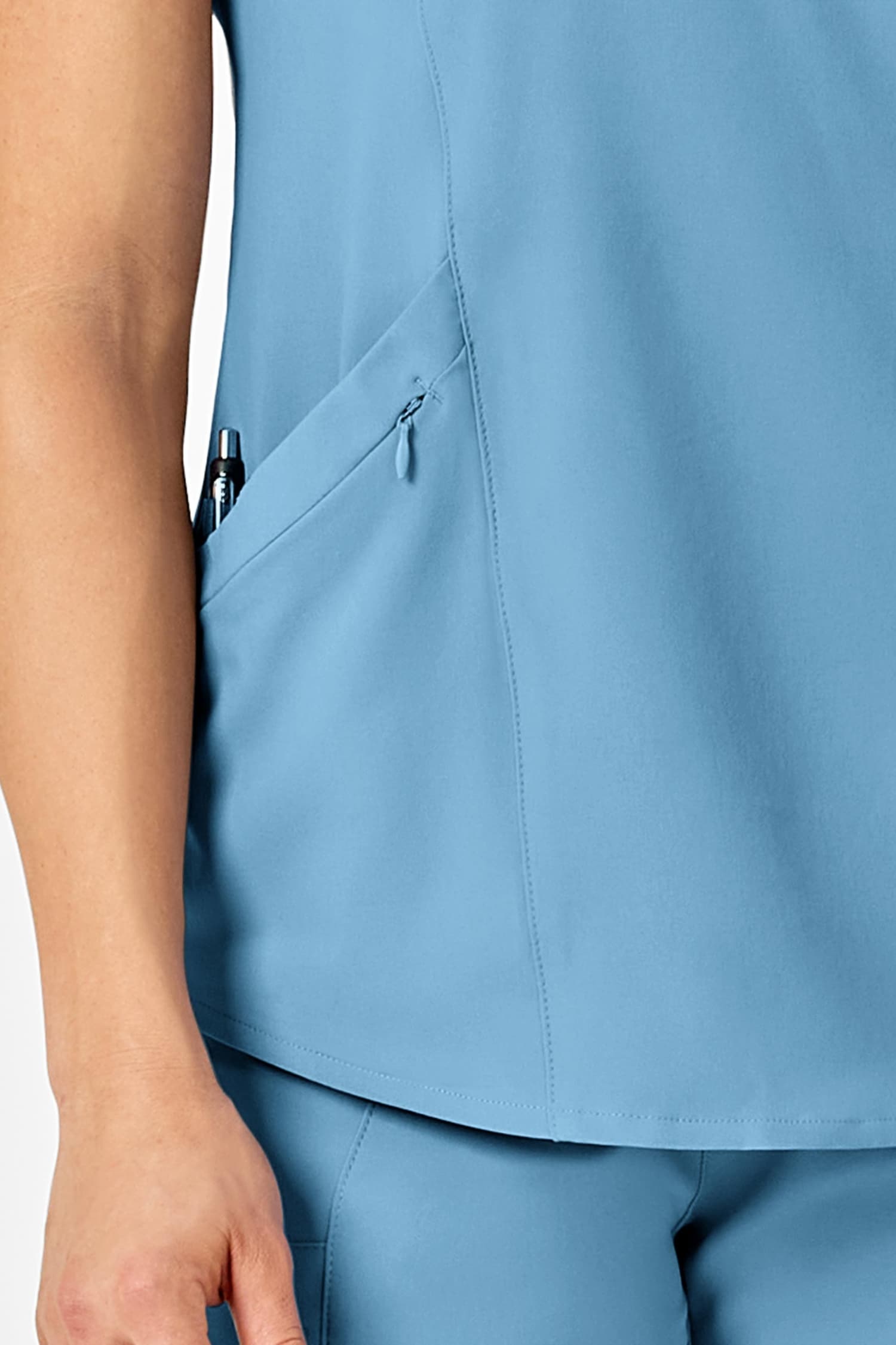 Femme en tenues médicales bleues en polyester spandex Renew - Tunique médicale