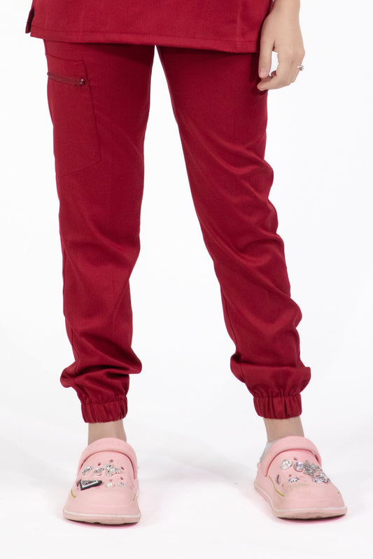 Petite fille en Slimfit NEW – Pantalon médical rouge Bordeaux, tenues médicales élégantes