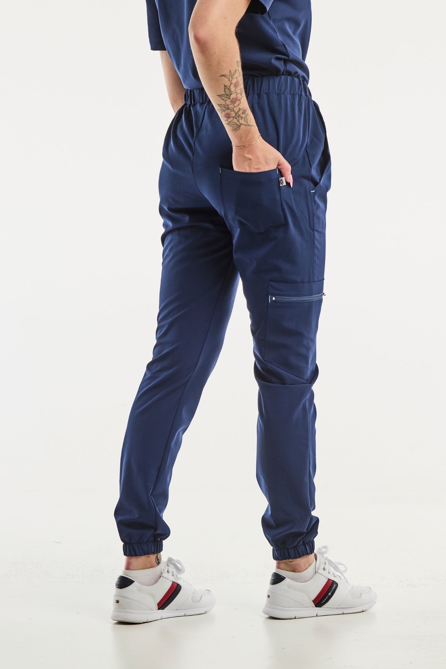 Pantalon de jogging bleu marine Slimfit, parfait pour un uniforme médical et d’une blouse