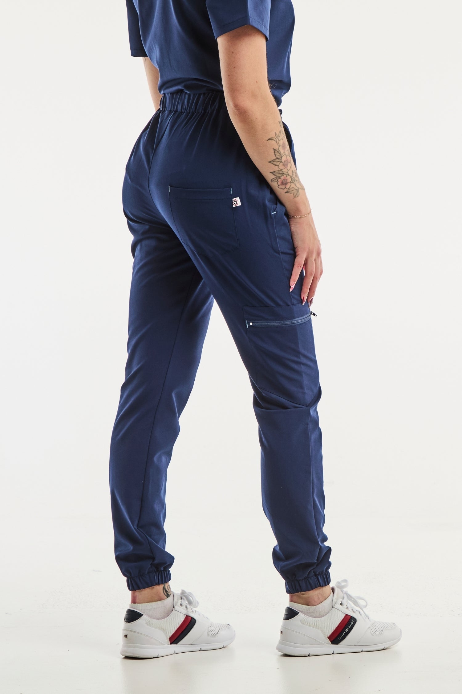 Pantalons de scrub jogger bleu marine Slimfit pour un uniforme médical élégant