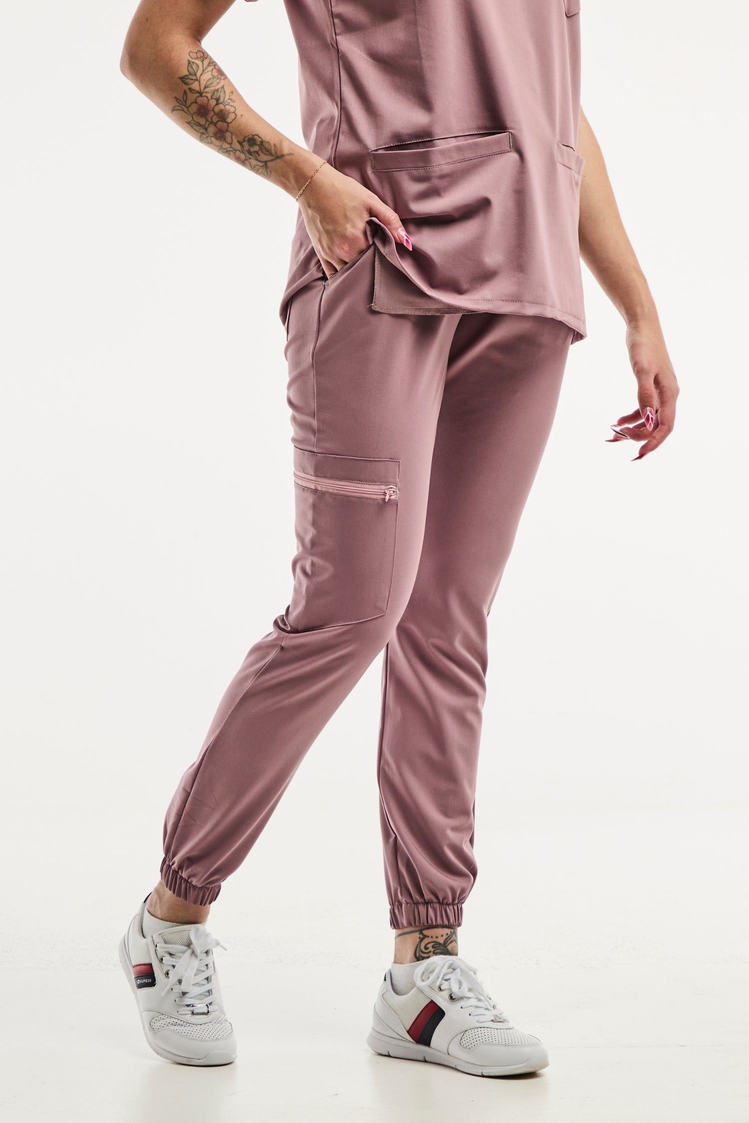 Uniforme médical Slimfit NEW en rose poussiéreux, tenue élégante et moderne