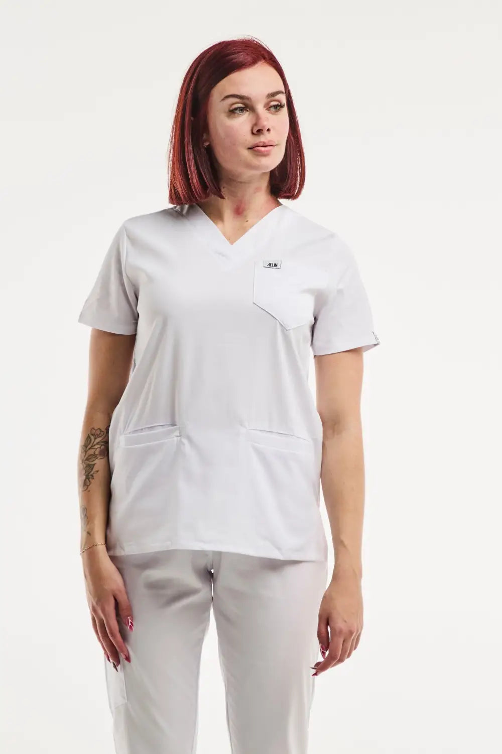 Tunique médicale Slimfit blanche en série limitée, adaptée pour un look professionnel