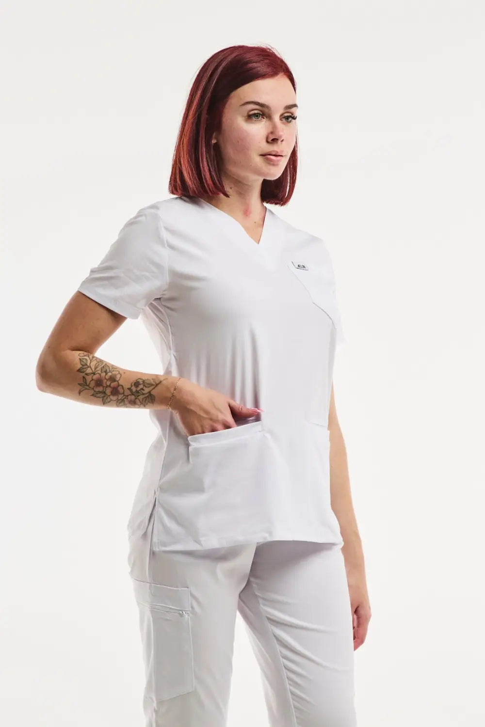 Tunique médicale Slimfit blanche en édition limitée, idéale pour un look professionnel