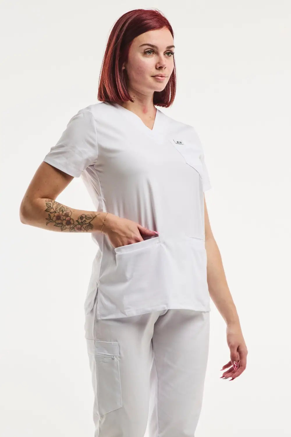 Tunique médicale slim blanche en série limitée, idéale pour un look professionnel