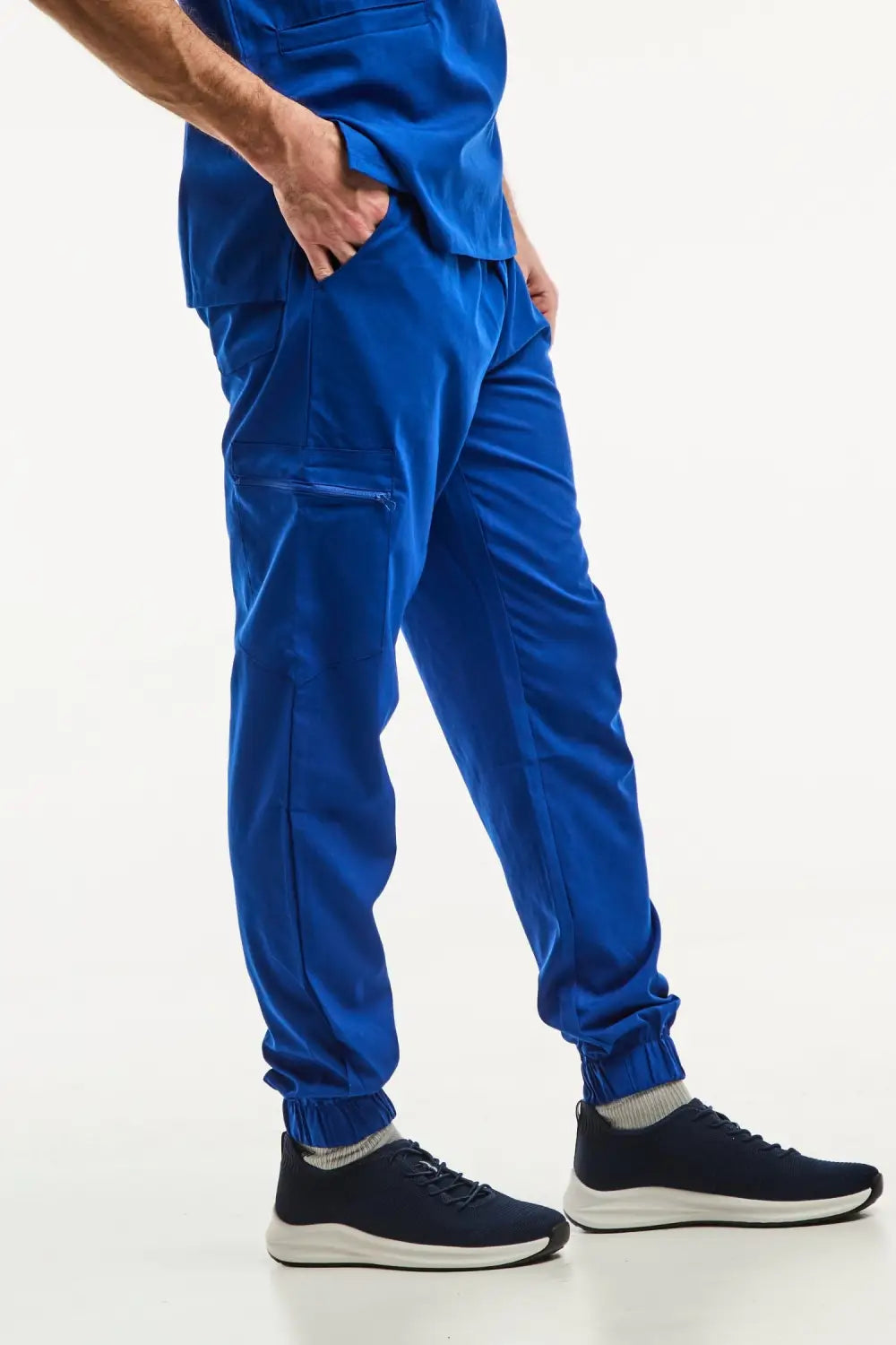 Pantalon médical bleu royal slimfit pour homme, idéal pour un uniforme médical