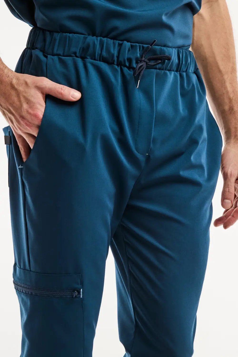Pantalon de scrub bleu turquoise, composant un uniforme médical pour homme, slimfit