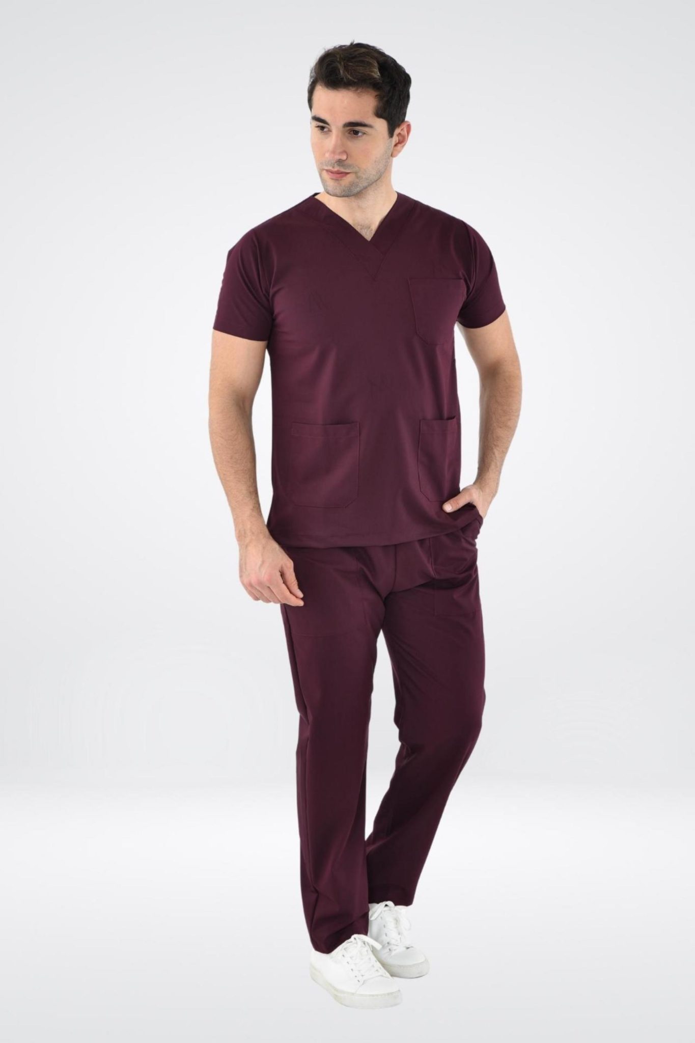 Uniforme médical pour homme en tenue médicale bordeaux dune blouse et dun pantalon