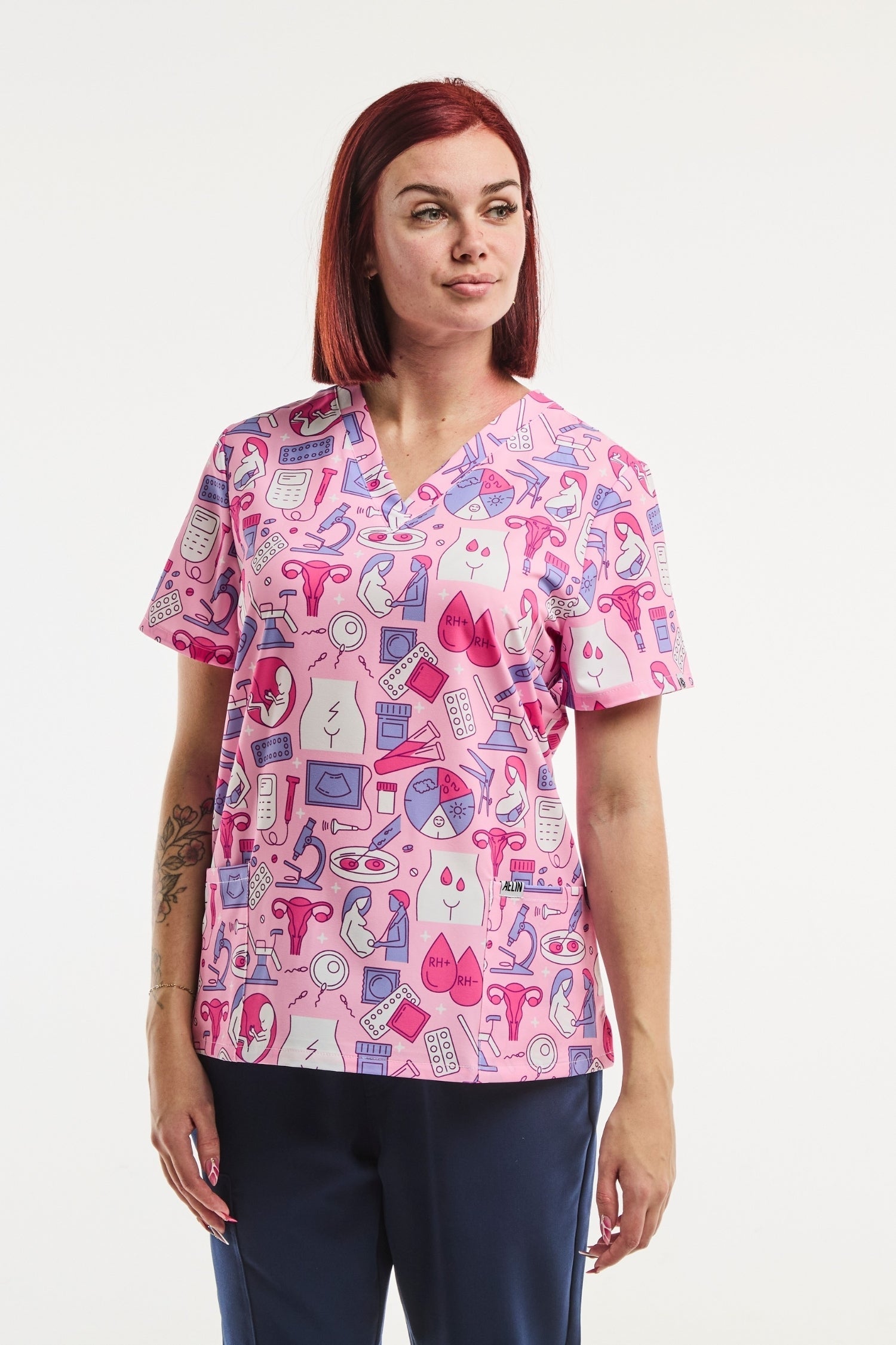 Tunique Médicale Stretch 4 Voies Femme Rose avec motifs gynécologiques imprimés